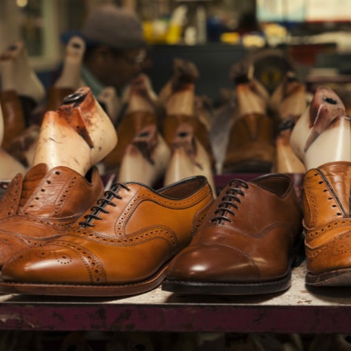 Allen Edmonds artisan dans le studio Port Washington
